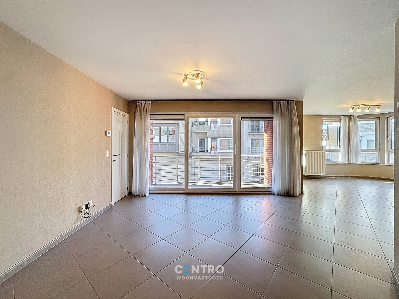 CENTRAAL gelegen appartement met 3 slpks en 2 badks! - foto 4