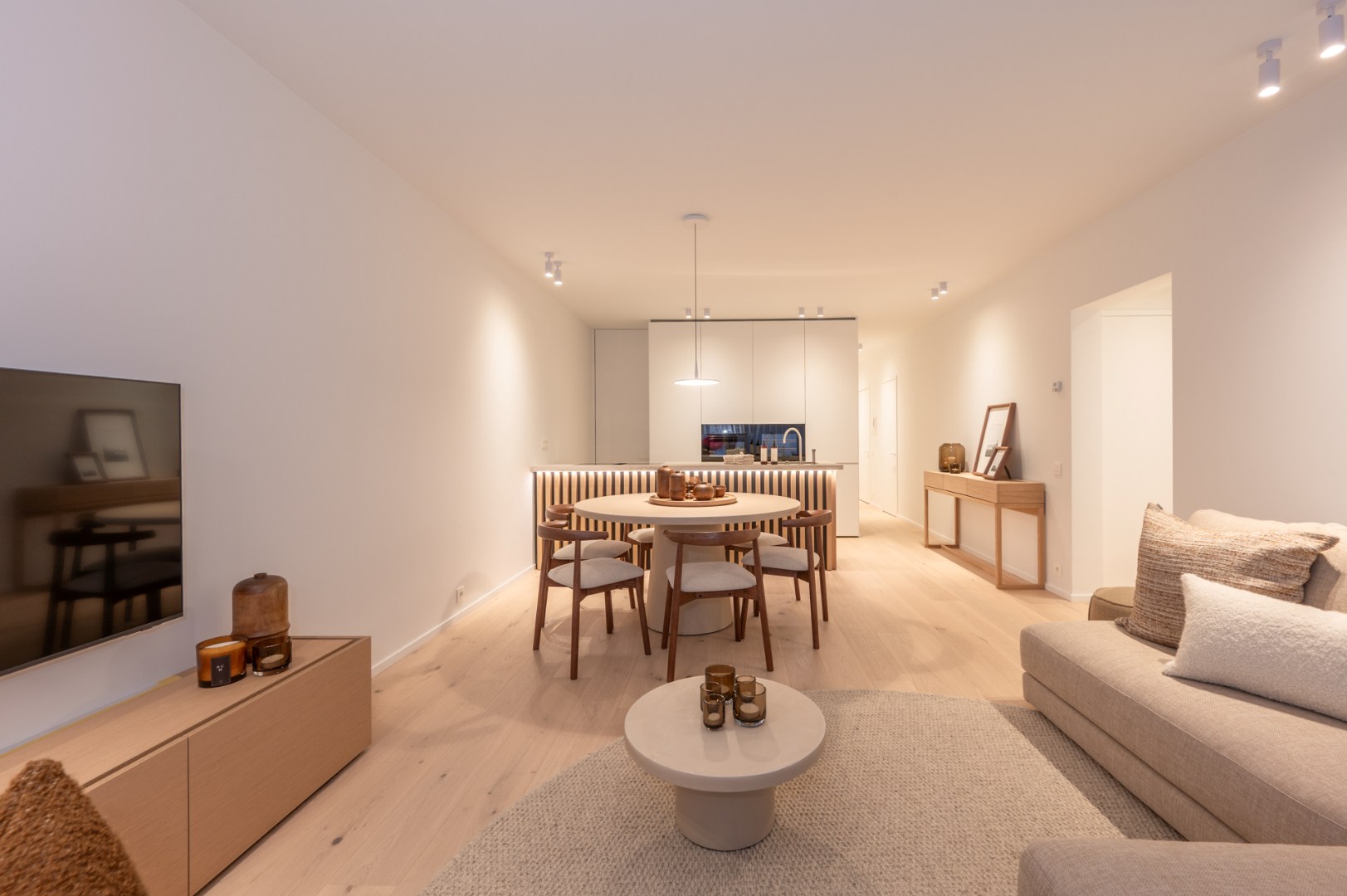 Subliem gerenoveerd appartement met 3 slaapkamers - foto 2