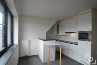 In het centrum van Poperinge vinden we dit recent gerenoveerde appartement op de tweede verdieping. Het ligt op wandelafstand van de Grote Markt en...