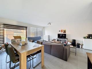 Dit 2-slaapkamer appartement is op zoek naar nieuwe bewoners. Dit appartement beschikt over een ruim terras achteraan en een open leefruimte met...