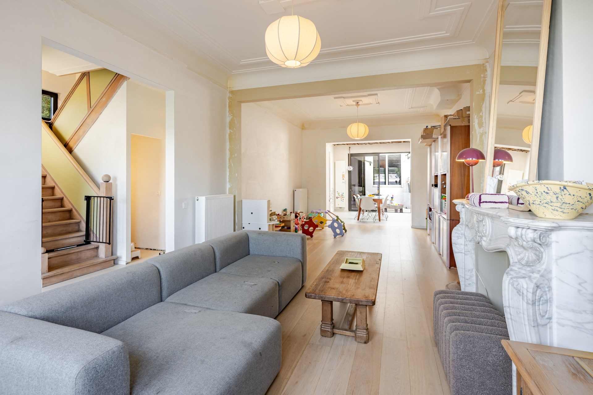 Karaktervol herenhuis met art-decoallure, ruime magazijnen en zuidgerichte tuin - foto 4