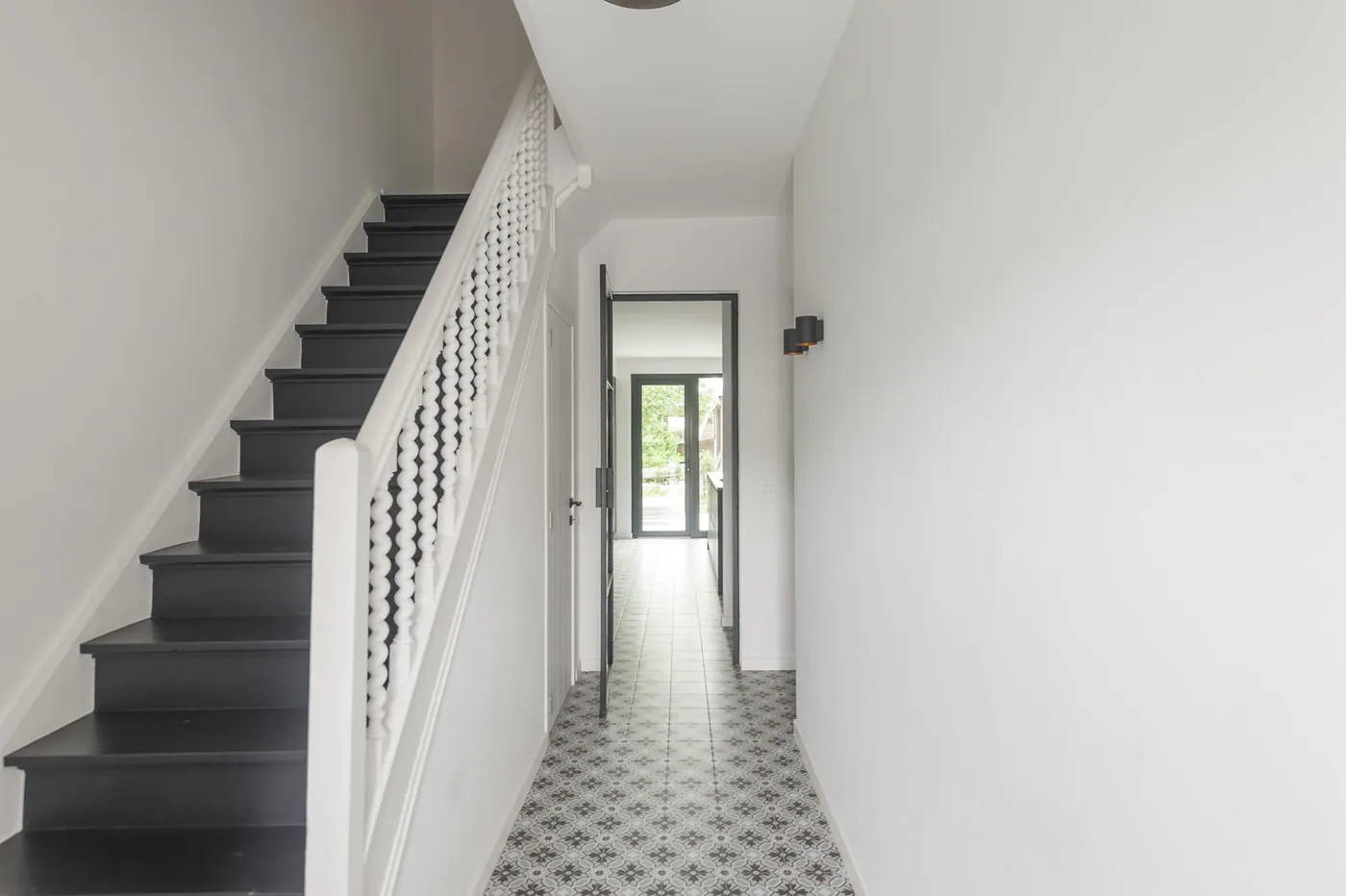 Volledig gerenoveerde woning met tuin en 3 volwaardige slpks - foto 4