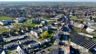 Verlaagd btw tarief 6% mogelijk indien aan de voorwaarden voldaan!<br />Laatst beschikbaar appartement met 2 slaapkamers in de succesvolle ontwikkeling "Woonpark Sint-Vincentius". <br /><br />Op de derde verdieping van residentie Ter Weezen bevindt zich deze energiezuinige penthouse (92,20 m²) met een terras van 14,24 m².<br /><br />Indeling: inkomhal, apart toilet, leefruimte, open keuken met technische berging, extra berging, badkamer en 2 slaapkamers. Vanuit de leefruimte is er directe toegang tot het terras.<br /><br />Troeven:<br />- Hernieuwbare energie: warmtepompen & zonnepanelen<br />- Vloerverwarming<br />- Zonwerende screens voorzien<br />- Groene omgeving, vlak bij de gemeentekern<br />- BEN appartementen (E20) = 100% vrijstelling op onroerende voorheffing eerste 5 jaar<br /><br />Ter Weezen is de laatste fase van de totaal ontwikkeling Woonpark Sint-Vincentius. Het is een tijdloos en energiezuinig gebouw waar je graag thuis komt!