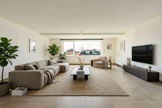Welkom in dit moderne en instapklare gelijkvloers appartement, gelegen in de recente residentie Spuikom II (bouwjaar 2017). Dankzij de uitstekende ligging vlak bij de Spuikom, winkels en openbaar vervoer geniet u hier van een perfecte combinatie van rust, comfort en bereikbaarheid.<br /><br />De ruime en lichtrijke leefruimte sluit naadloos aan op de volledig uitgeruste open keuken met een modern kookeiland, ideaal voor gezellige momenten met familie en vrienden. Aansluitend beschikt het appartement over een ruime berging.<br /><br />Verder beschikt het appartement over een inkomhal, een praktische berging met aansluiting voor een wasmachine, een stijlvolle badkamer met dubbel lavabomeubel en inloopdouche, een apart gastentoilet met lavabo en twee volwaardige slaapkamers. Beide slaapkamers geven rechtstreeks uit op de zonnige tuin van maar liefst 60m², wat zorgt voor een aangename en groene woonbeleving.<br /><br />Extra troeven zijn de gemeenschappelijke fietsenberging, het uitstekende EPC-label A, de conforme elektrische installatie en het feit dat het appartement asbestvrij is.<br /><br />Dankzij de royale ruimtes, de recente afwerking en de topligging is dit appartement de ideale keuze als vaste woonst, comfortabel tweede verblijf of zorgeloze investering.<br />Een instapklaar appartement waar ruimte, licht en wooncomfort centraal staan. Plan vandaag nog uw bezoek en ontdek zelf de vele troeven van deze prachtige woonst.
