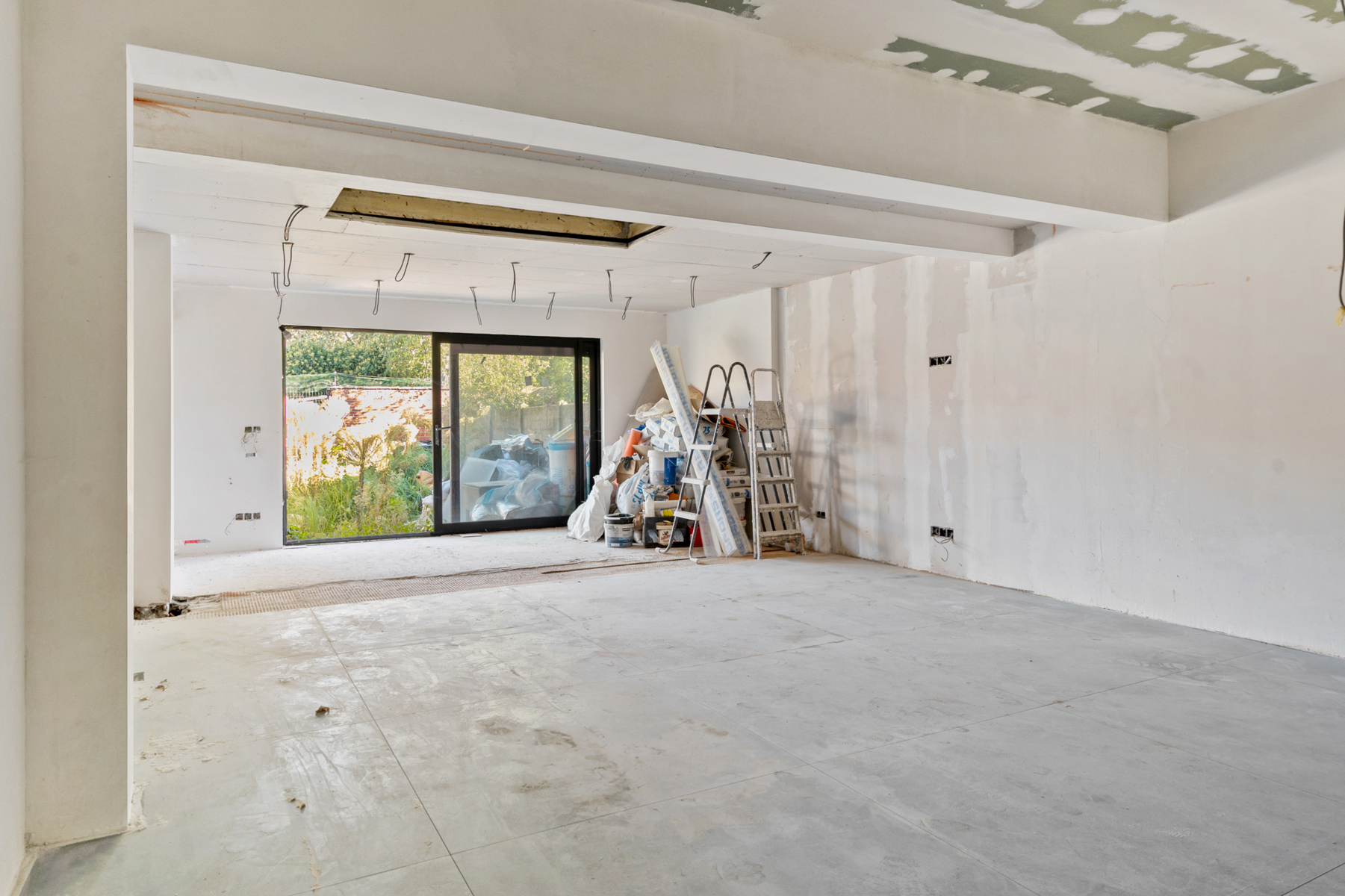 Te renoveren woning met garage en tuin, boordevol potentieel - foto 4