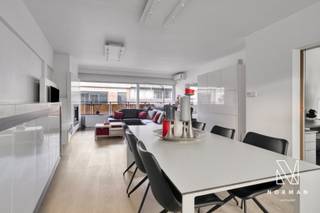 Duplex te koop in het centrum van KuurneOntdek deze ruime duplex gelegen op de eerste verdieping in het centrum van Kuurne. Bij het binnengaan kom je...