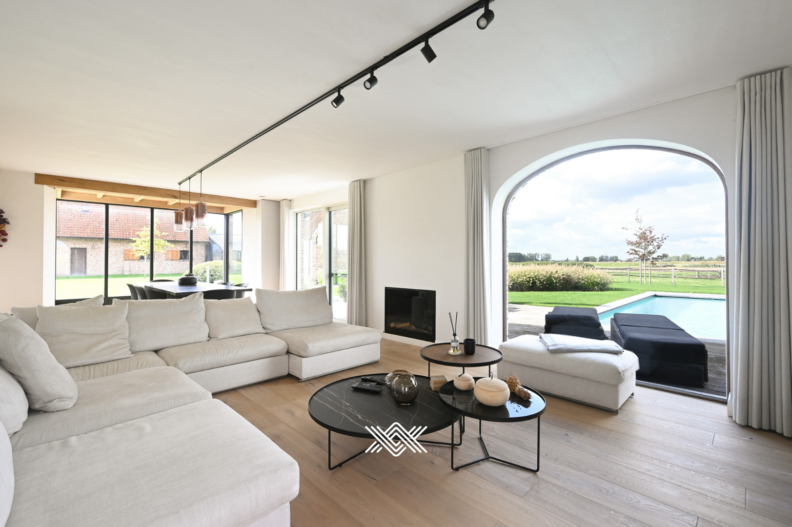 Landhuis met bijgebouwen en paardenstal op 11.431 m² - foto 4