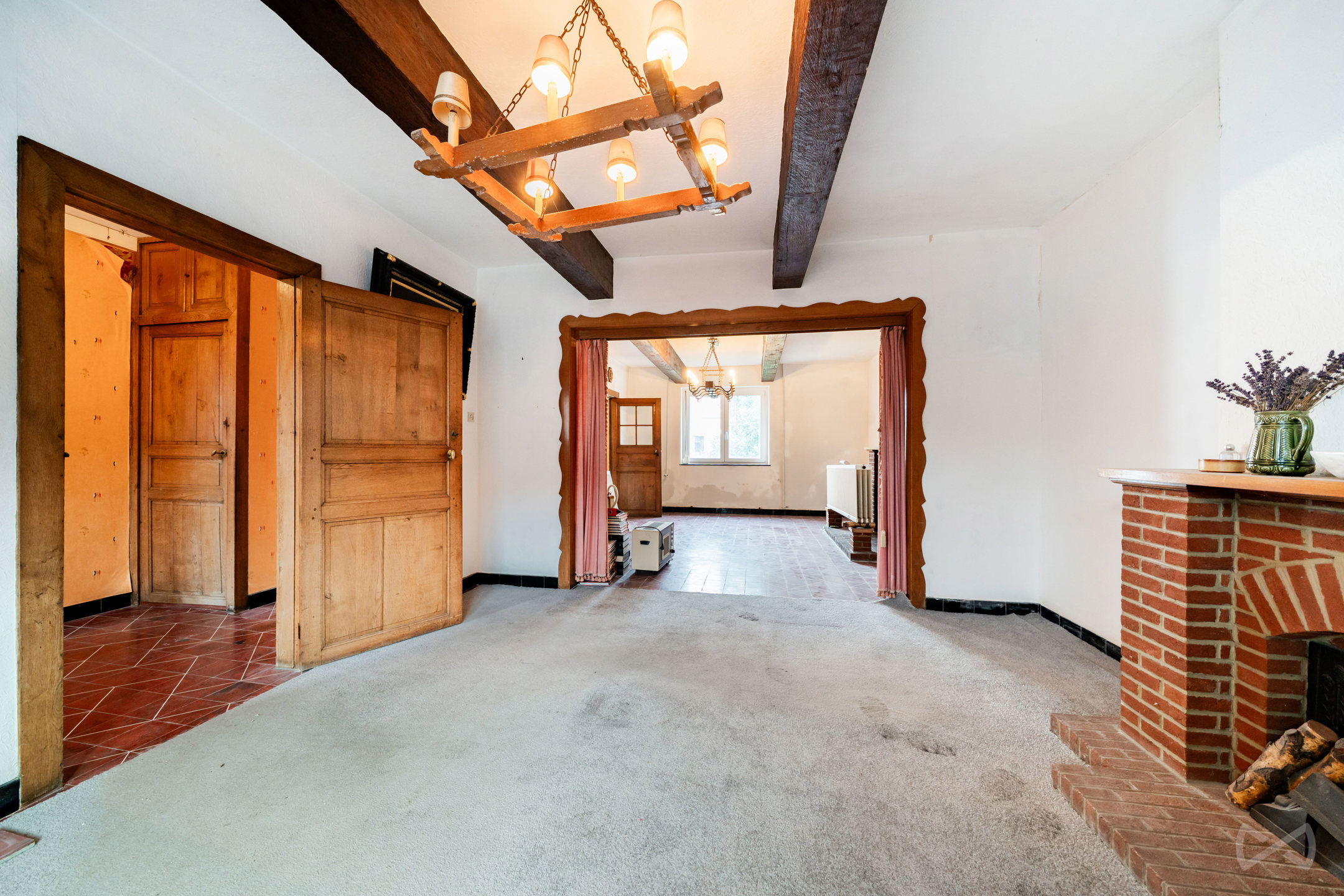 Ruim en licht huis met 4 slaapkamers en tuin om te renoveren - foto 4