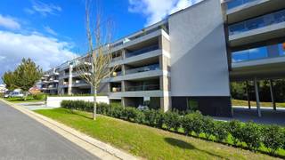Laatste 3 appartementen te koop!2 privatieve garages + zonnepanelen inbegrepen.Wonen zonder in te boeten op ruimte, rust, comfort mét oog op...