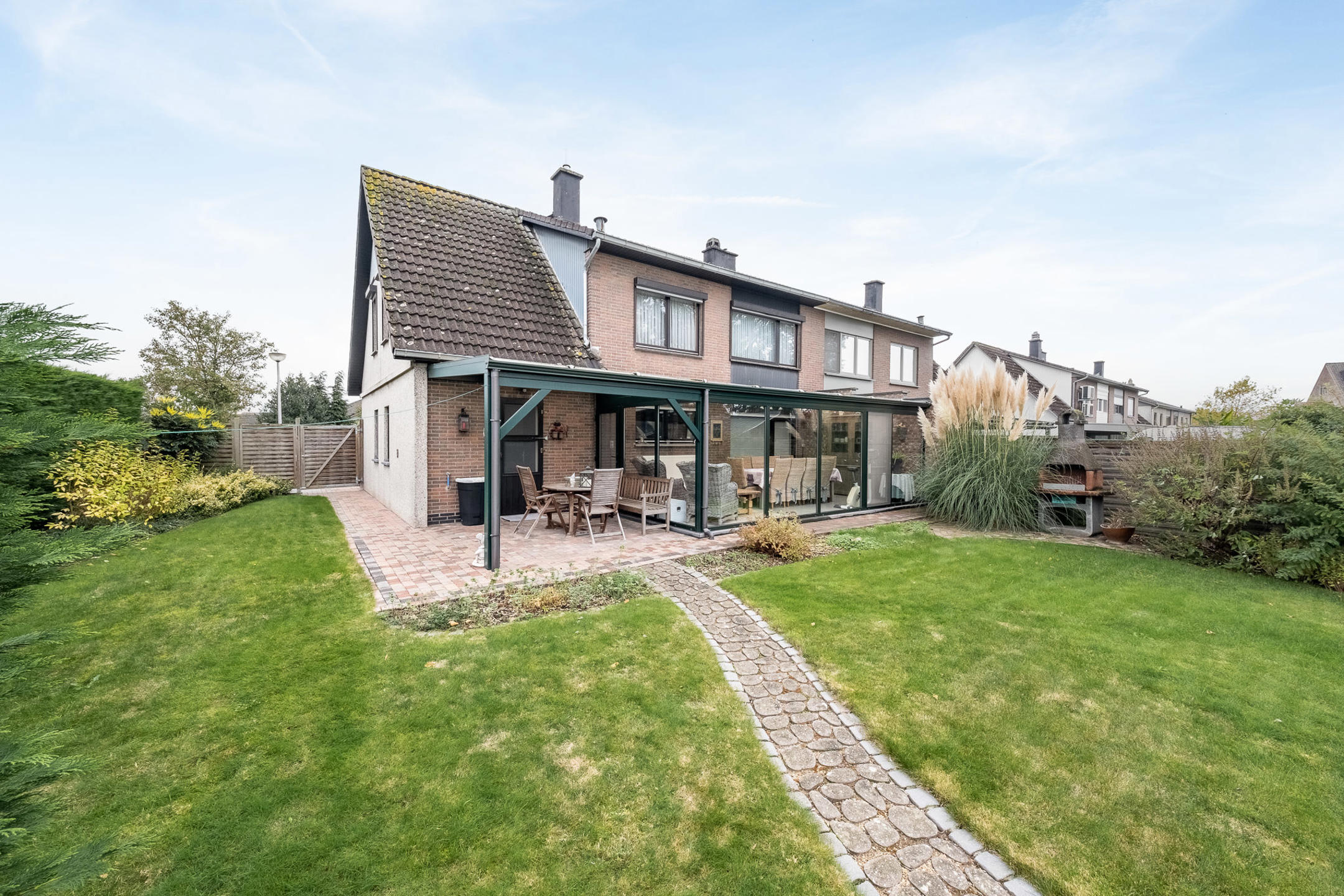 Halfopen bebouwing met aangename tuin en garage - foto 5