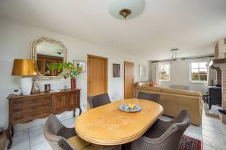 Welkom in deze charmante woning gelegen in het rustige Keerbergen! Dit aangename gezinshuis biedt u het perfecte evenwicht tussen comfort en ruimte...