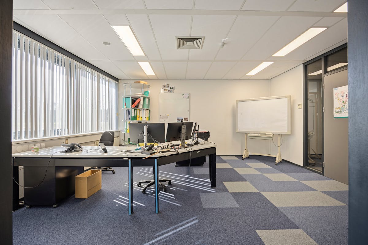 Bedrijfsgebouw (2.240 m²) met buitenruimte te koop in Tienen - foto 4