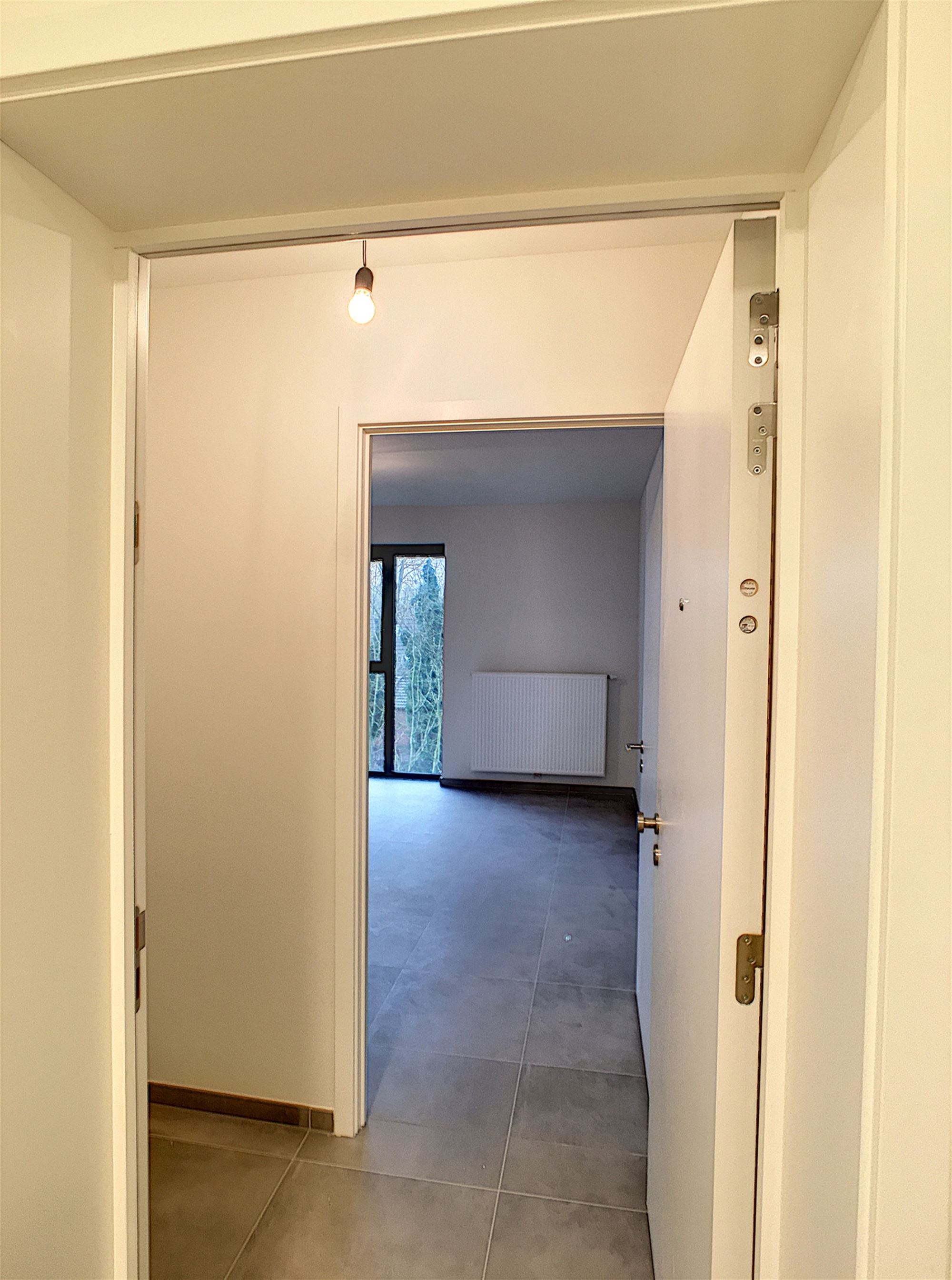 RUSTIG GELEGEN APP. MET 2 SLKS, TERRAS + PARKING - foto 4