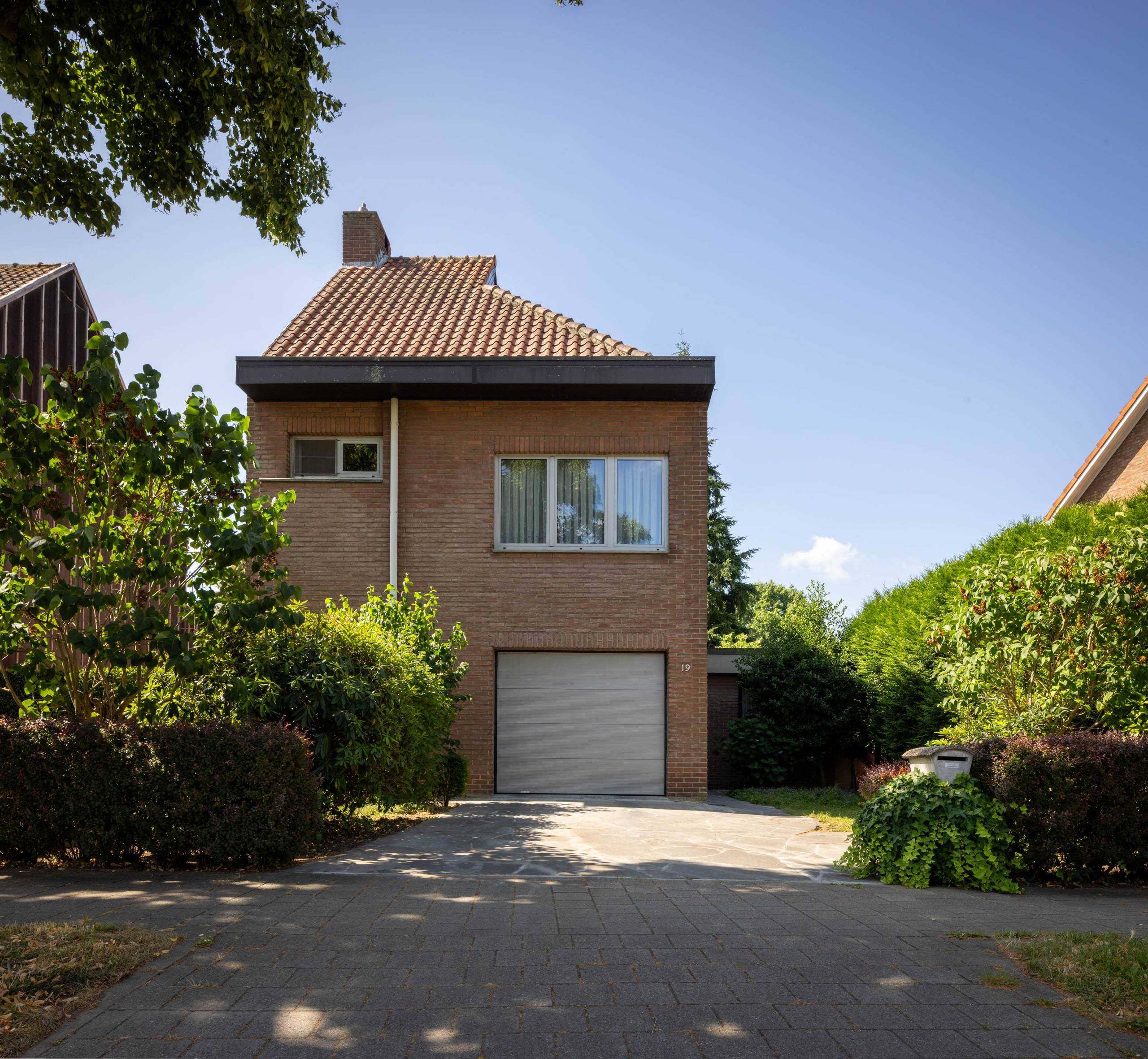 Huis te koop in Edegem met 4 slaapkamers - foto 1