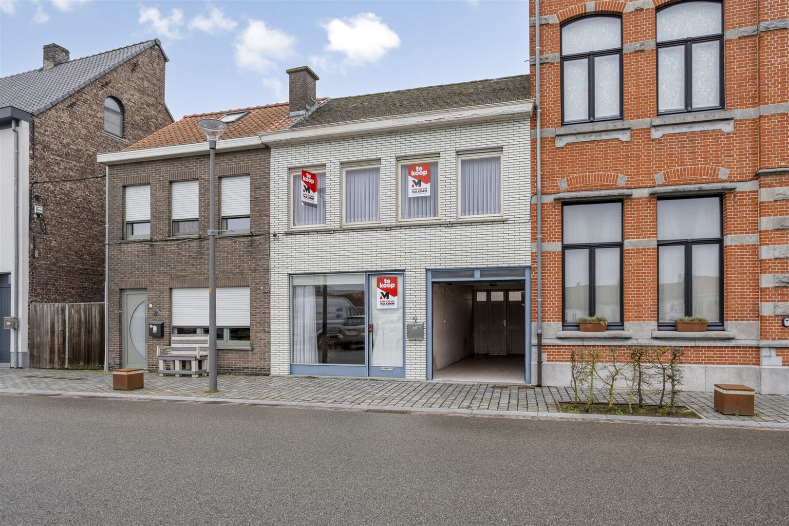Te renoveren woning gelegen aan het plein in Kaprijke ! - foto 4