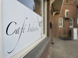 Op een uitstekende zichtlocatie, vlak aan de ring van Tienen en in de onmiddellijke nabijheid van de Tiens Suikerfabriek, bevindt zich dit...