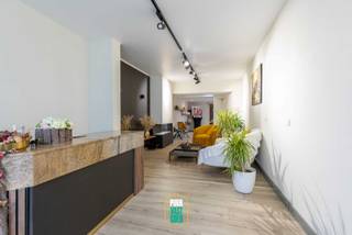 BUITENKANS! Deze leuke woning is opgedeeld in 3 entiteiten en is ideaal gelegen, pal in het gezellige centrum van Nieuwpoort-stad, op 10...