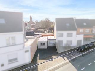 <p>Op zoek naar de ideale plek om uw droomwoning te realiseren? Deze bouwgrond in Gijzegem biedt een uitstekende opportuniteit voor het oprichten van een gesloten bebouwing, gelegen op een bijzonder gunstige locatie nabij een belangrijke invalsweg. Hierdoor geniet u van een vlotte bereikbaarheid richting Aalst, Dendermonde en omliggende gemeenten.</p>

<p>Het perceel heeft een oppervlakte van 176 m² en is perfect geschikt voor een moderne en energiezuinige gezinswoning. Dankzij de doordachte ligging combineert deze bouwgrond praktische bereikbaarheid met een aangename woonbeleving.</p>

<p>Een extra troef is het mooie zicht op groen, wat zorgt voor een rustgevend gevoel. Winkels, scholen en openbaar vervoer bevinden zich in de directe omgeving en zijn vlot bereikbaar.</p>

<p>Kortom, deze bouwgrond vormt de perfecte basis voor wie op zoek is naar een goed gelegen perceel met potentieel, in een aangename en groene omgeving.<br /><br />P-score: B<br />G-score: B</p>

<p>Interesse? Neem gerust contact op voor meer informatie op 053 41 20 25.</p>