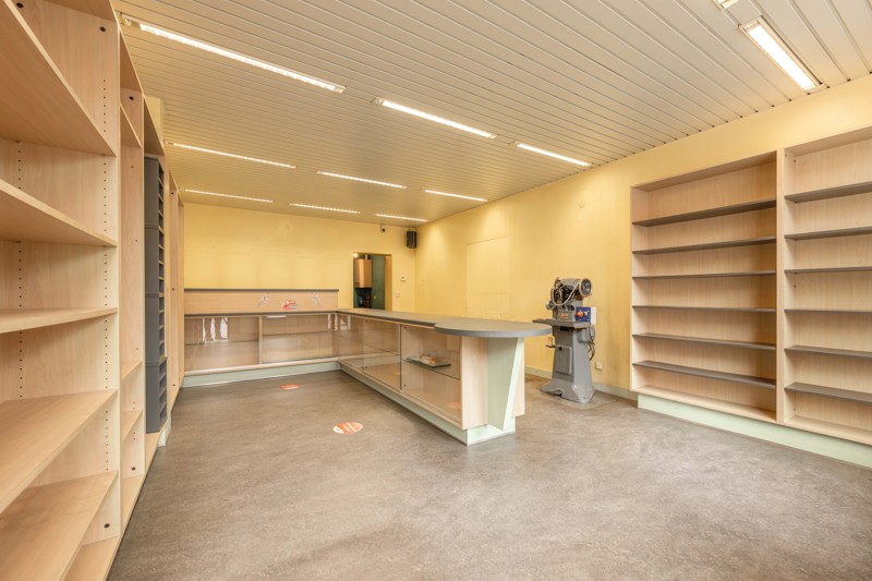 Commerciële ruimte / kantoorruimte in het centrum van Sint-Eloois-Vijve! - foto 2