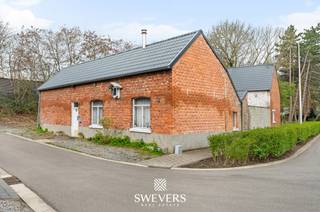 Interesse? Meer informatie op www.SWEVERS.be. - Deze karaktervolle boerderij in Hasselt, gebouwd in 1918, ligt op een ruim perceel van 807 m² en...