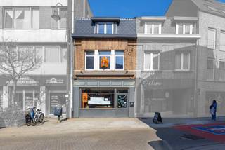 Welkom in Aarschot! Dit handelspand met woning is gelegen op een toplocatie in het centrum van Aarschot, in de Leuvensestraat. Deze...