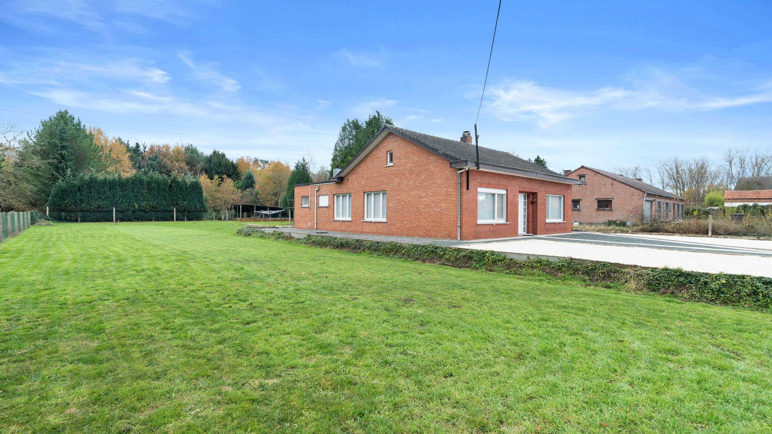 Landelijk gelegen woning op 50 are grond. - foto 1