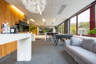 Kantoren gelegen op supercentrale ligging in Aartselaar met een vlotte bereikbaarheid.Kantoor geniet een totale oppervlakte van +/- 715 m² en is...