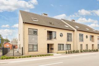 Interesse? Vragen? Neem gerust contact op met Olivier Boon via olivier@copandi.be of via +32 468 35 17 50.Dit ruime licht op te frissen duplex...