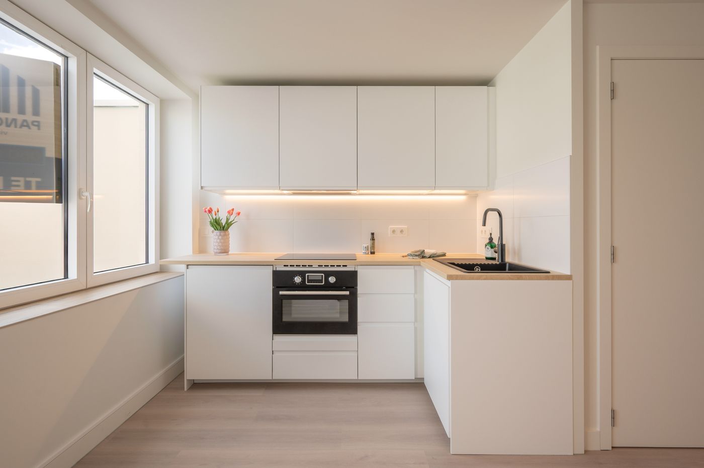 Gerenoveerd appartement met slaapkamer en EPC label B op het tweede verdiep in centrum Wenduine - foto 3