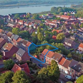Bent u op zoek naar een interessante ontwikkelingsopportuniteit in Steendorp? Deze ruime projectgrond van 995 m², gelegen in de Gelaagstraat,...