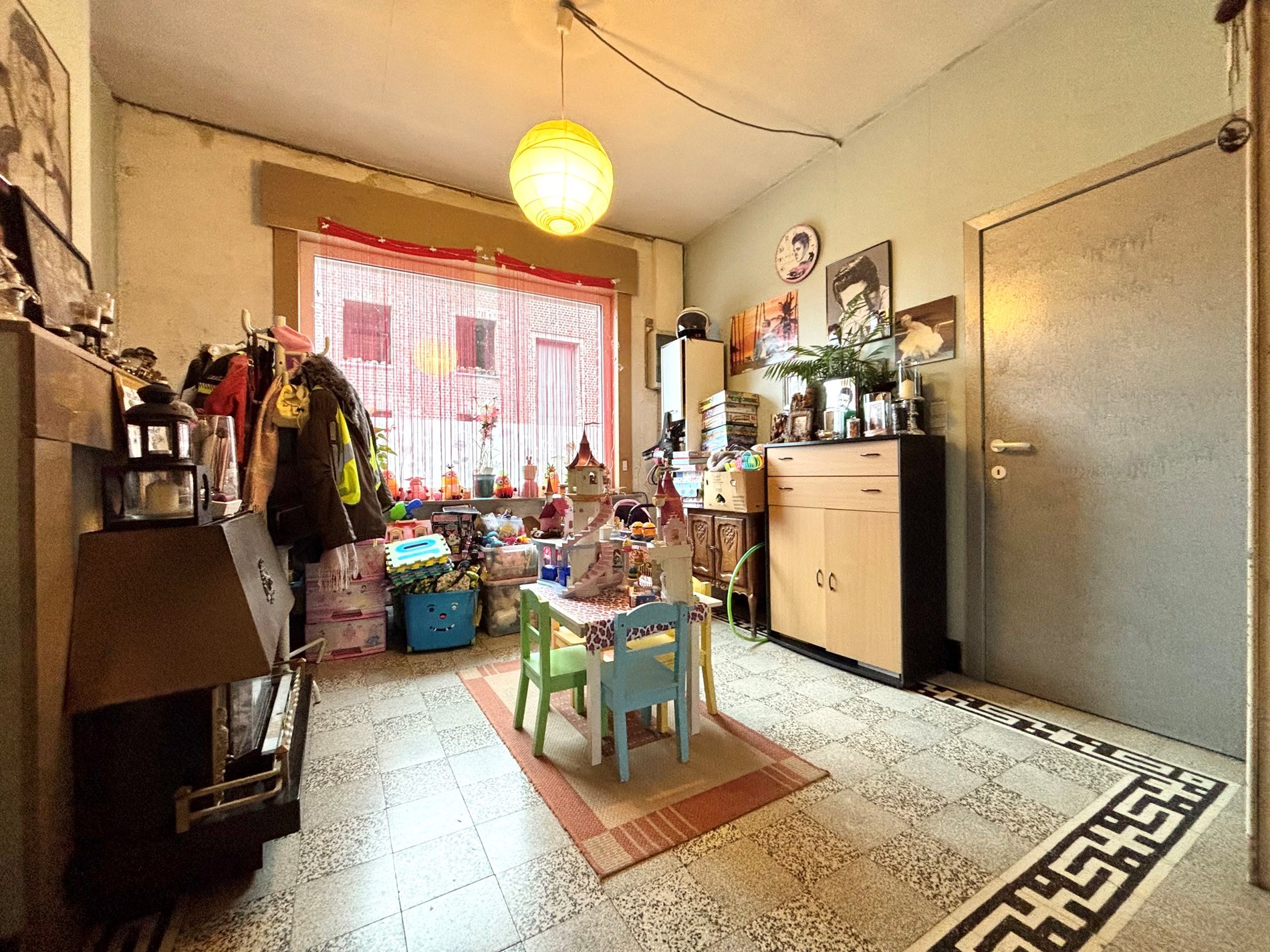 Op te frissen rijwoning met tuin, vernieuwde ramen en geïsoleerd dak. - foto 4