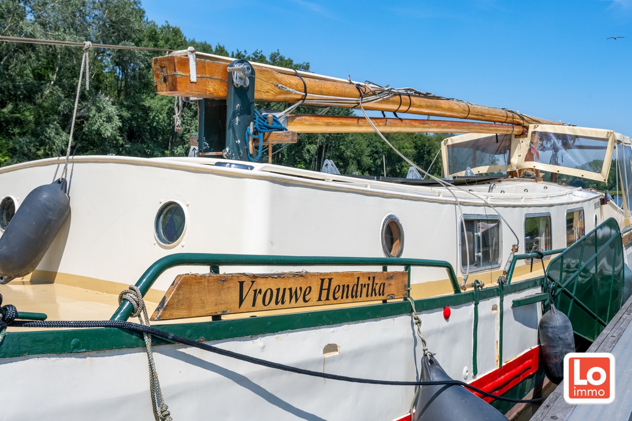 Charmante en specifieke platbodem uit 1904 met vaste ligplaats in de jachthaven van VVW Mendonk. - foto 2