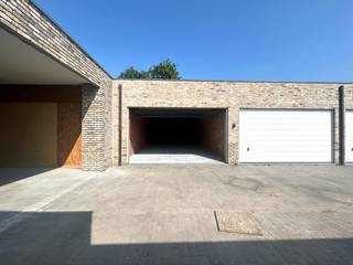 Nabij het centrum van Izegem, kan u deze ruime opslagplaats terugvinden.Het eigendom is vlot bereikbaar via verschillende invalswegen. De oppervlakte...