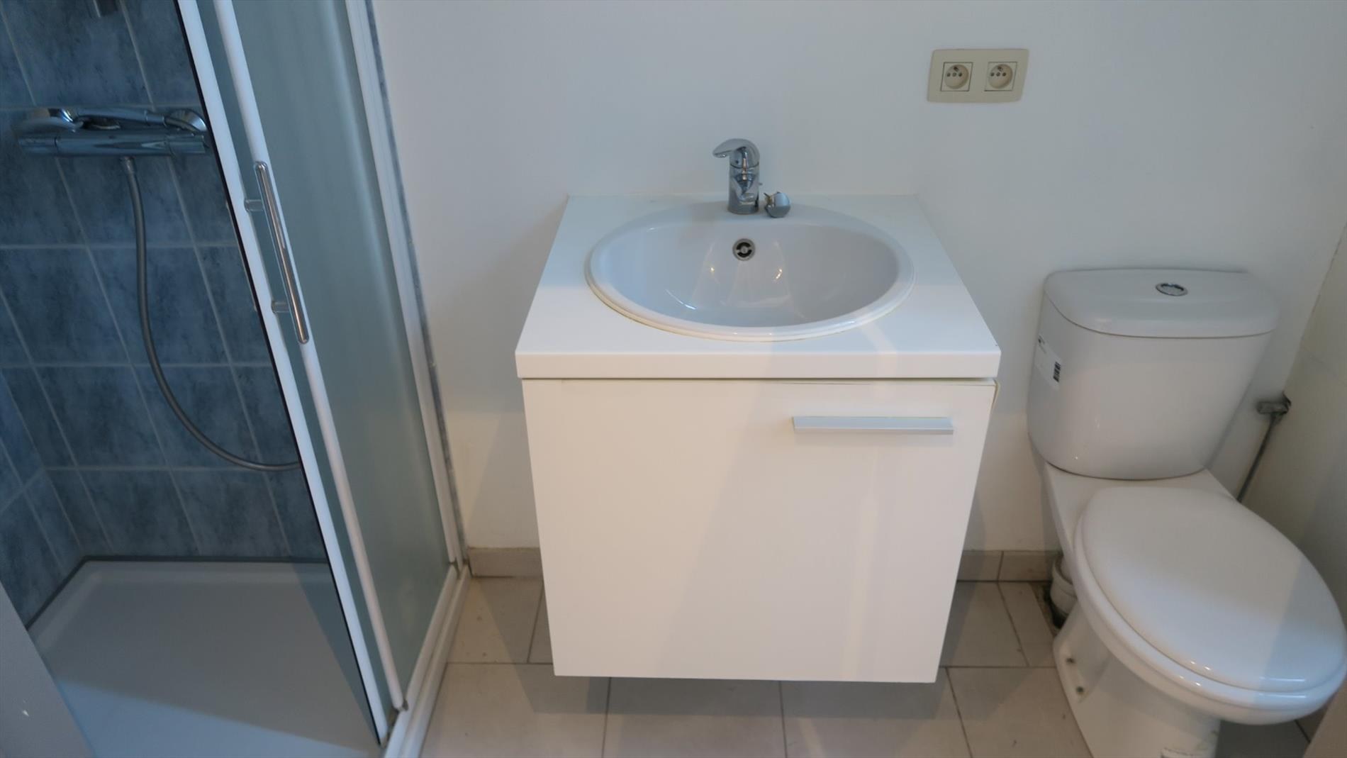 Centraal gelegen appartement met 2 slaapkamers - foto 4