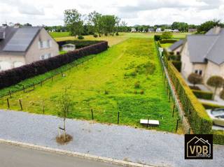 Riante bouwkavel van 32 are 09 ca voor OPEN BEBOUWING. Ligging : op de LEUTERWEG TE MAASMECHELEN-EISDEN (tussen huisnummers 41 en 43). De...