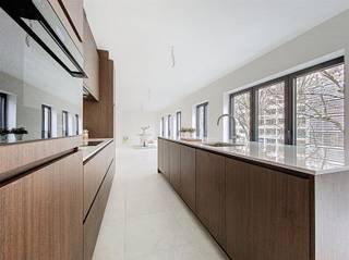 Zeer ruim nieuwbouw appartement te huur nabij het Eilandje, MAS te AntwerpenOntdek dit volledig afgewerkt appartement in een kleinschalig en gezellig...