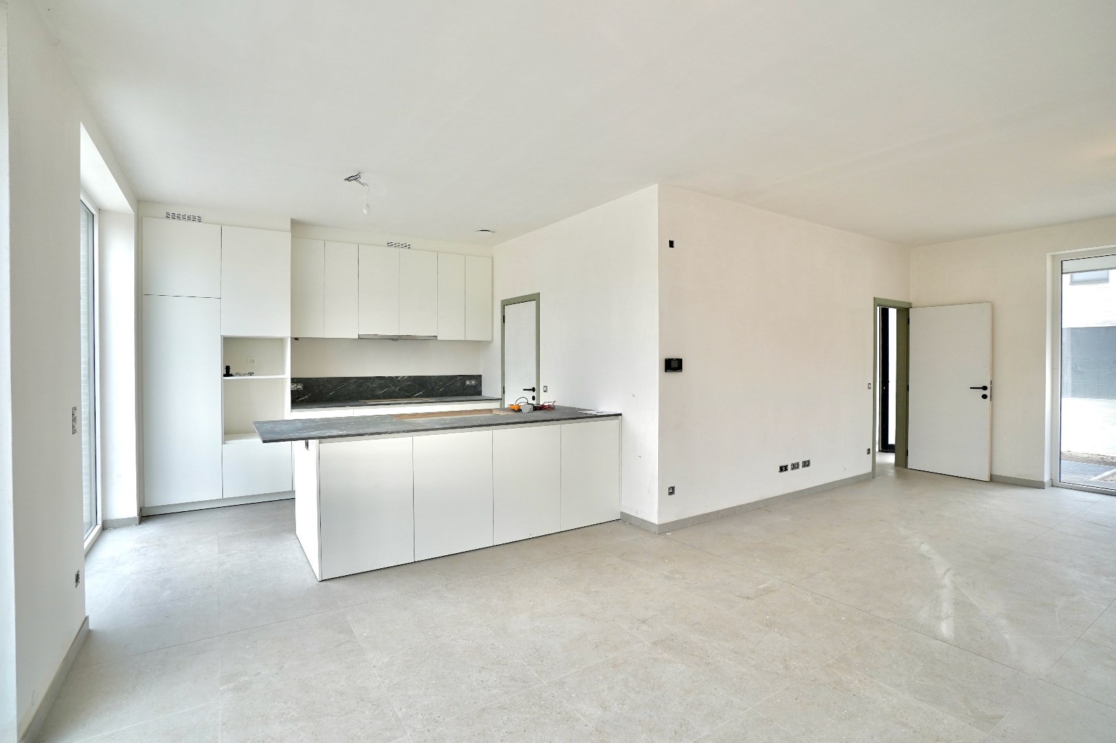 Moderne nieuwbouwwoning met 3 slaapkamers in rustige woonwijk te Oosteeklo - foto 3