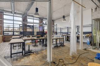 Bureau lumineux à louer situé dans la Nijverheidsstraat 7, près de la R30, du périphérique de Bruges et à distance de marche du centre-ville...