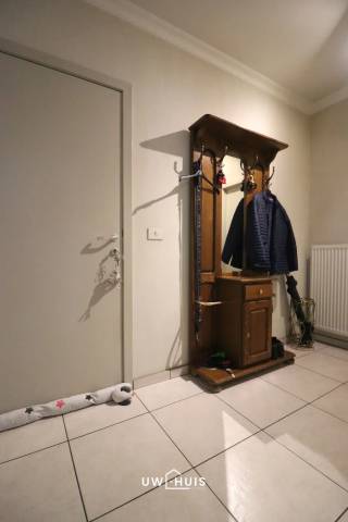 Bent u op zoek naar een rustig gelegen appartement met twee slaapkamers, terras én garage nabij het centrum van Temse?Lees en kijk dan snel even...