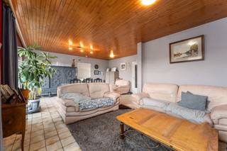 Ontdek dit gezellig appartement met 1 slaapkamer en terras in Roeselare. <br />Het appartement is gelegen op de eerste verdieping. <br /><br />De indeling is als volgt:<br />- Inkomhall<br />- Woonkamer<br />- Keuken <br />- Berging<br />- 1 slaapkamer<br />- Badkamer <br />- Terras<br /><br />Bij dit appartement hoort parkeerplaats nr. 27. <br /><br />Plan snel uw bezoek in via www.albert.immo of bel naar Angelique op 0484/74 25 68.