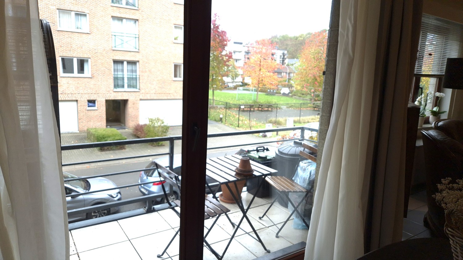 Ruim appartement met twee terrassen en binnenstaanplaats - foto 2