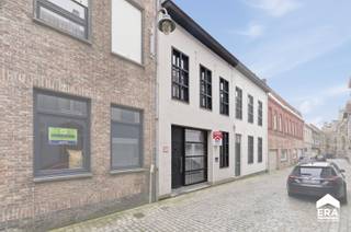 Te koop: Ruime woning met 4 slaapkamers en uitgestrekte tuin in het centrum van Wervik, op wandelafstand van winkels, scholen en openbaar...