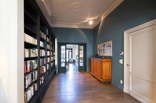 <div>
<ol>
<li>
<p>Located in the highly desirable Zurenborg neighbourhood, this charming, move-in-ready townhouse combines character, generous living space and modern-day comfort.</p>
<p>On the ground floor, three elegant reception rooms flow seamlessly into one another, comprising a stylish living room, a cosy library and a spacious dining room with an open-plan kitchen. This appealing layout creates a wonderful sense of space and provides the perfect setting for both relaxed family living and entertaining guests.</p>
<p>At the rear of the property, the generous south-west-facing garden is the perfect place to enjoy the afternoon and evening sunshine. An inviting outdoor space in which to unwind in privacy or make the most of long summer evenings.</p>
<p>The upper floors offer no fewer than five bedrooms and two bathrooms, providing ample space for family life, a home office or a dedicated hobby room.</p>
<p>With its generous proportions, pleasant natural light, sunny garden and prime location in the much-loved Zurenborg neighbourhood, this townhouse is an appealing choice for those seeking space, character and comfort in one of Antwerp’s most desirable residential areas.</p>
<p><strong>A characterful townhouse, ready to welcome its new owners.</strong></p>
</li>
</ol>
</div>
<div>
<ol>
<li>
<p>Located in the highly desirable Zurenborg neighbourhood, this charming, move-in-ready townhouse combines character, generous living space and modern-day comfort.</p>
<p>On the ground floor, three elegant reception rooms flow seamlessly into one another, comprising a stylish living room, a cosy library and a spacious dining room with an open-plan kitchen. This appealing layout creates a wonderful sense of space and provides the perfect setting for both relaxed family living and entertaining guests.</p>
<p>At the rear of the property, the generous south-west-facing garden is the perfect place to enjoy the afternoon and evening sunshine. An inviting outdoor space in which to unwind in privacy or make the most of long summer evenings.</p>
<p>The upper floors offer no fewer than 6 bedrooms and two bathrooms, providing ample space for family life, a home office or a dedicated hobby room.</p>
<p>With its generous proportions, pleasant natural light, sunny garden and prime location in the much-loved Zurenborg neighbourhood, this townhouse is an appealing choice for those seeking space, character and comfort in one of Antwerp’s most desirable residential areas.</p>
<p><strong>A characterful townhouse, ready to welcome its new owners.</strong></p>
</li>
</ol>
</div>