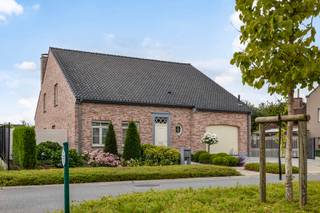 Energiezuinige open bebouwing mét 390 m² bewoonbare opp. Dit recent en prestigieus pand (optie kangoeroe-woning) van het bouwjaar 2015 is een...