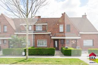 Te koop: te renoveren woning in Harelbeke, gelegen in een rustige, residentiële omgeving. Deze te renoveren gezinswoning met veel potentieel biedt...