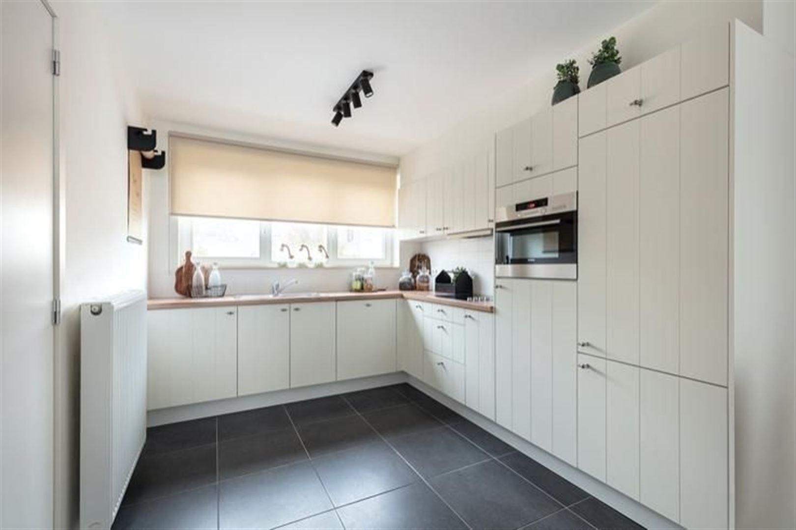 Ruime 3-slaapkamerwoning in Blankenberge te koop - foto 3