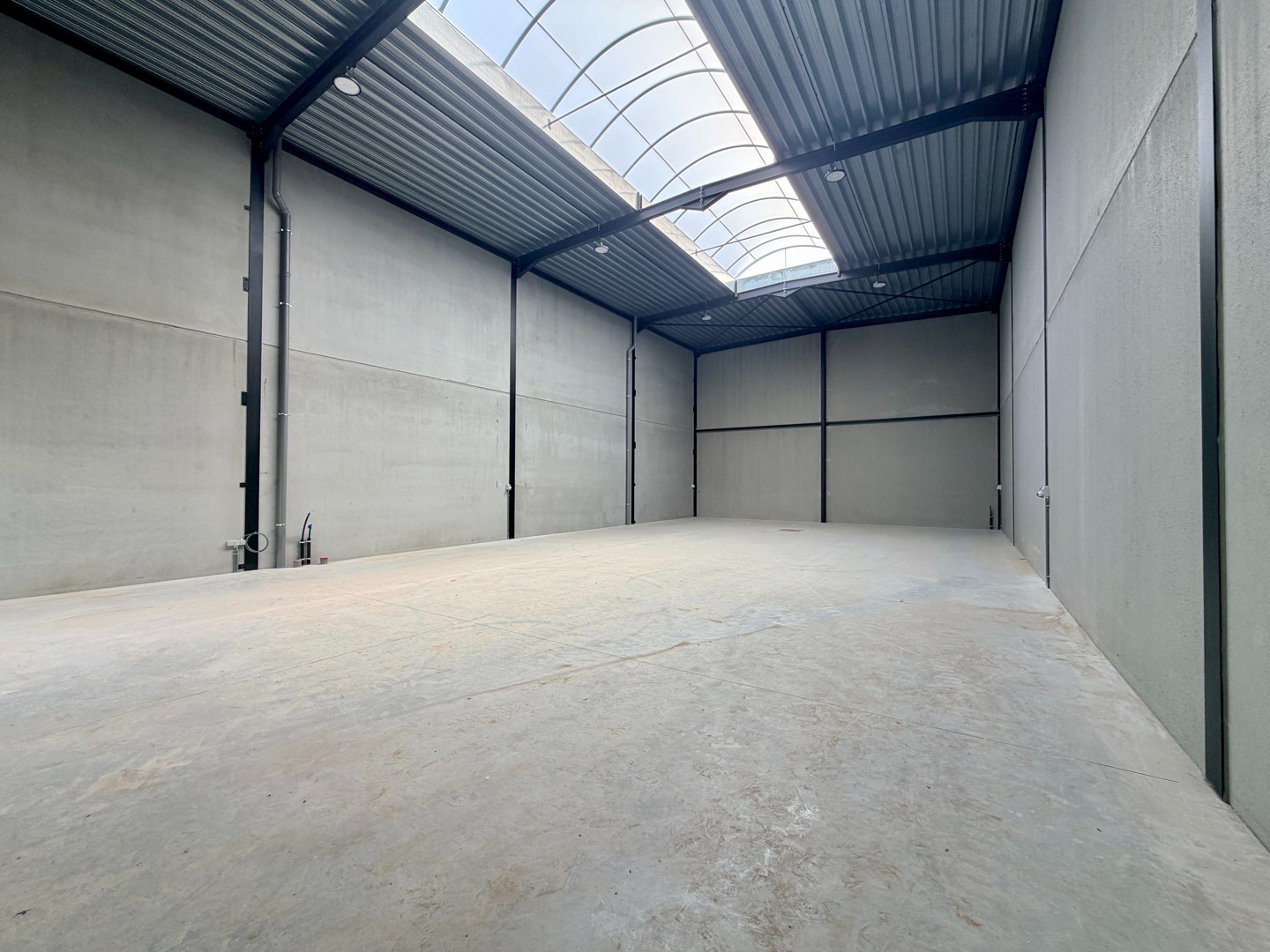 Commercial for rent in Sint-Eloois-Vijve - photo 4