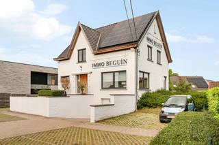<p>Dit kantoorgebouw + appartement/extra kantoor met parking en tuin is ideaal commercieel gelegen genietend van visibiliteit. <br />Tevens ideale opbrengsteigendom bestaande uit 2 huisnummers.</p><p>* Gelijkvloers: Handige kelder/garage, + veel bergruimte<br />* Verdiep 1: leuk ingerichte kantoorruimtes met keuken en sanitaire voorzieningen, <br />* Verdiep 2: extra ingerichte kantoorruimte/appartement met keuken, badkamer en eventuele slaapkamer</p><p>Voorzien van zonnepanelen, aparte tellers, cv aardgas, conforme elektriciteit.</p><p>Bezoek na afspraak met Immo Beguin; charlotte@immobeguin.be</p>