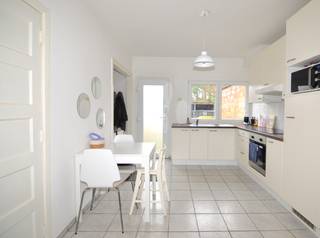 Leuke rijwoning te huur in Tremelo.Rustig gelegen maar toch nabij school en winkelcentrum.Indeling: woonruimte met volledig geinstalleerde open...