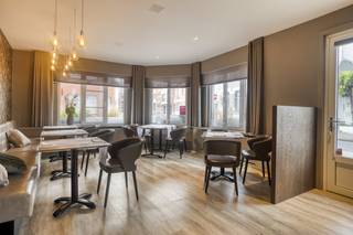 Handelspand met woonst in het hartje van RumbekeIn het centrum van Rumbeke bevindt zich deze instapklare hoekwoning.Al 27 jaar wordt hier een...